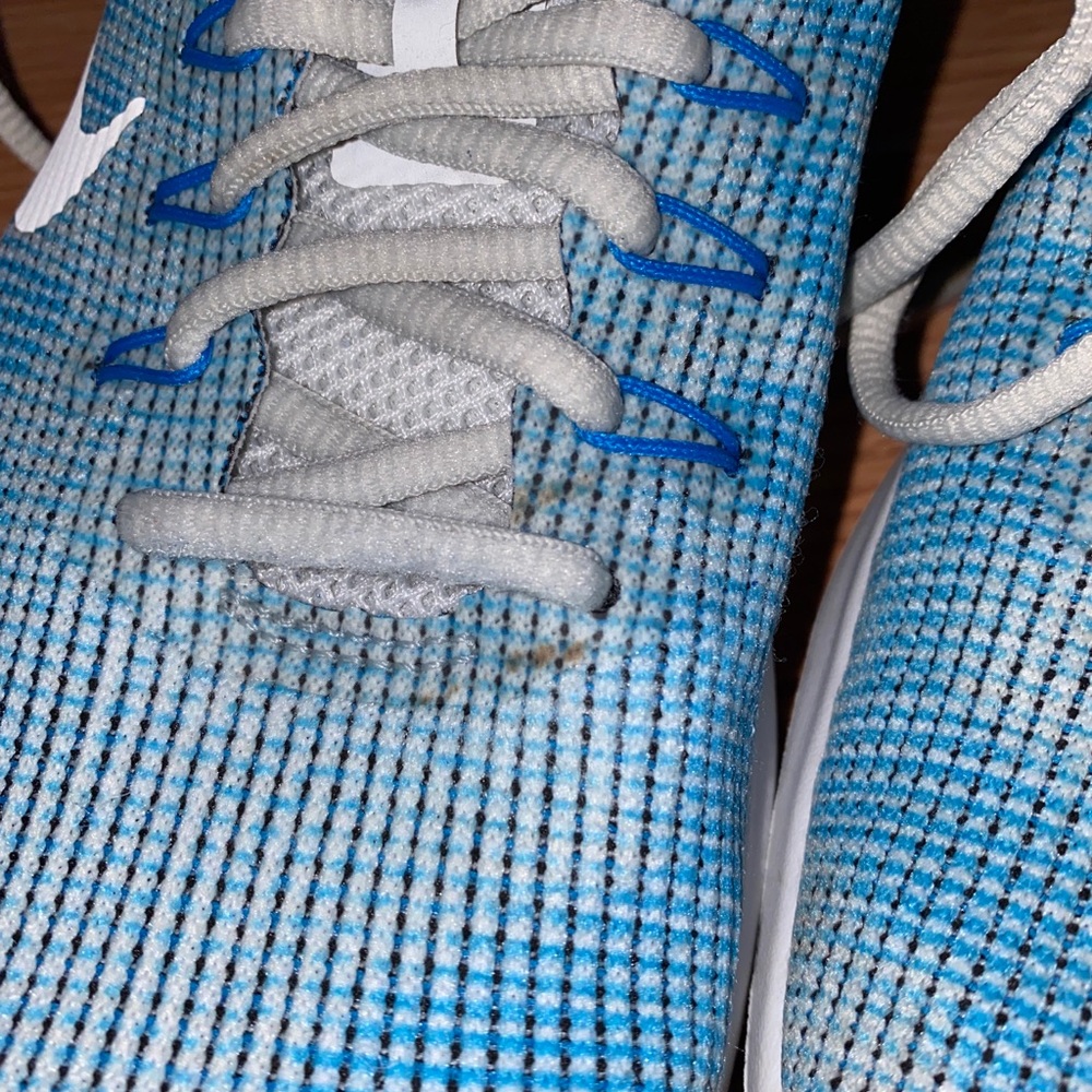 Nike Tennis Shoes - Picture 4 of 7
